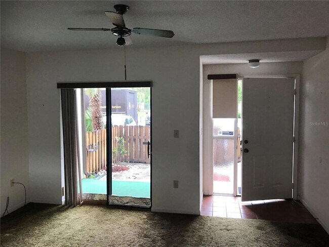 Foto del edificio - 2649 Surrey Ct