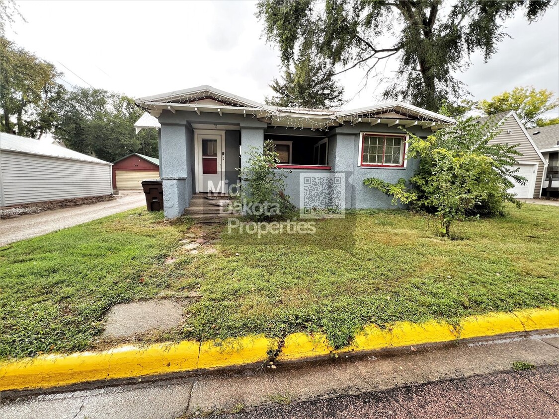 Primary Photo - 415 N Capital-3 Bedroom house