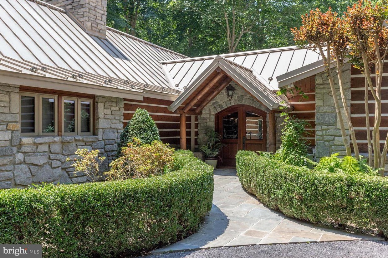 Foto principal - 570 Harwood Rd