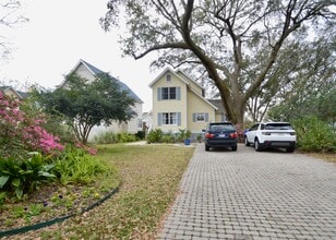 Building Photo - 775 Lake Frances Dr