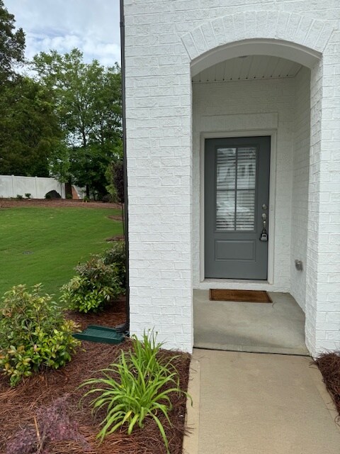 Building Photo - 6101 Mariemont Cir