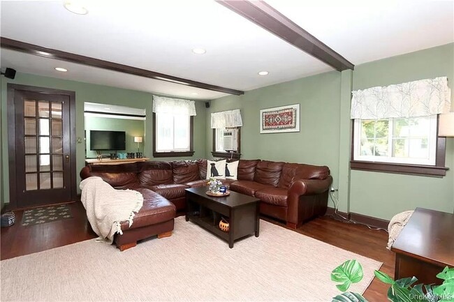 Building Photo - 12 Mamanasco Rd