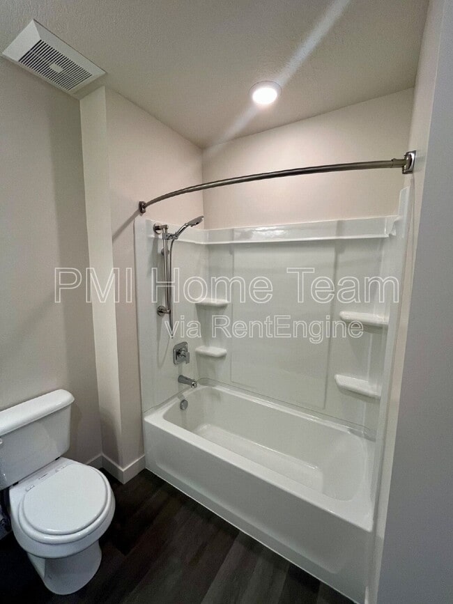 Building Photo - 155 E 900 S