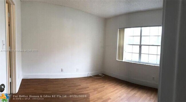 Foto del edificio - 11449 NW 42nd St