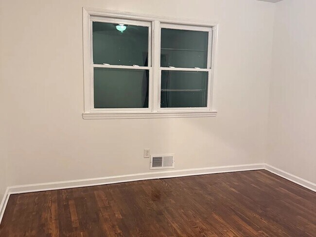 Foto del edificio - 331 Betsy Ave SW