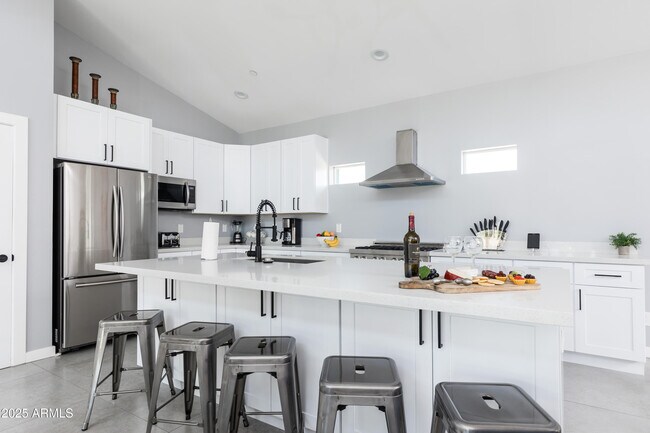 Foto del edificio - 3043 N 85th Pl