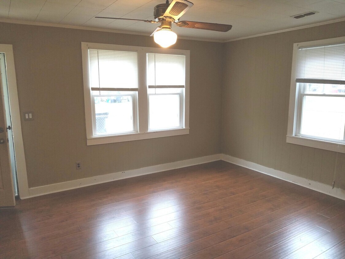 905 E Lauderdale St, Tullahoma, TN 37388 House Rental in Tullahoma