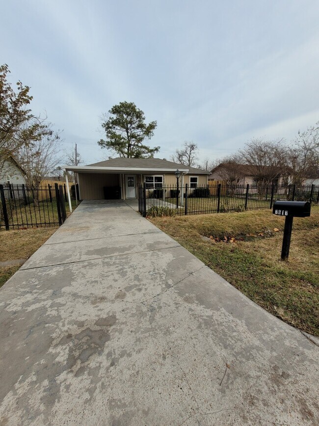 Foto del edificio - 7617 Delavan Dr