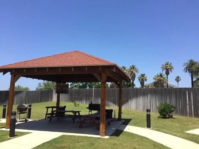 Building Photo - Energy Lodge Carrizo Springs