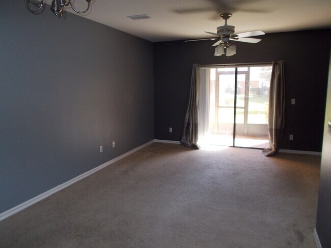 Building Photo - 2/2.5 Townhome For Rent at 2141 Trillium P...