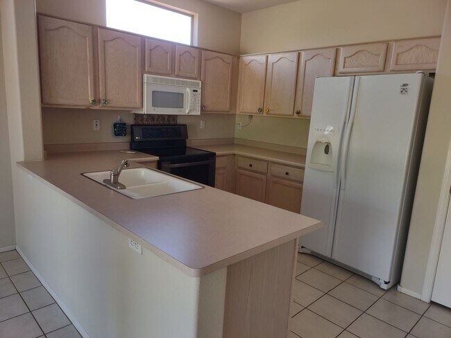 Building Photo - Sun City Grand - Great Adult Community in ...