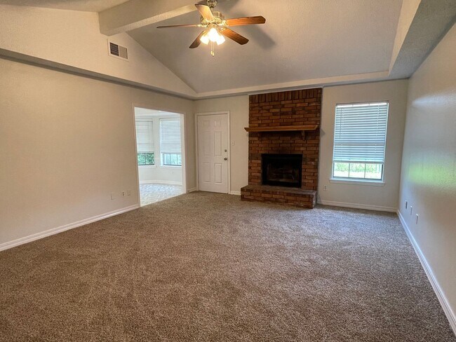 Foto del edificio - Brookhaven Estates Charmer!