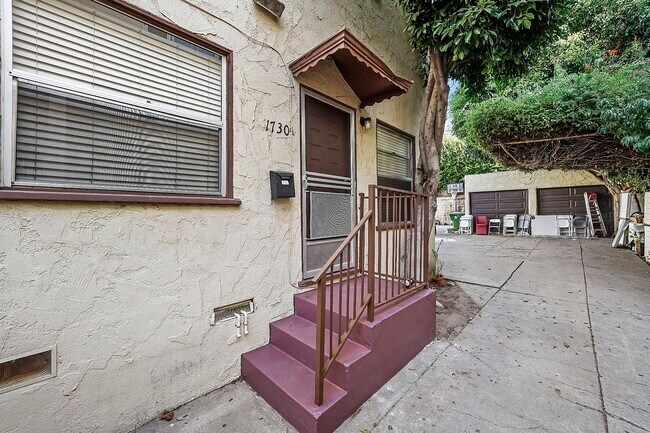 Building Photo - 1728 Granville Ave