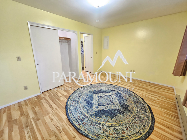 Building Photo - Majestic and Private 1 Bedroom! Water/Sewe...