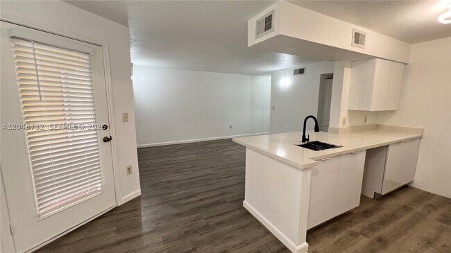 Foto del edificio - 2485 NW 33rd St