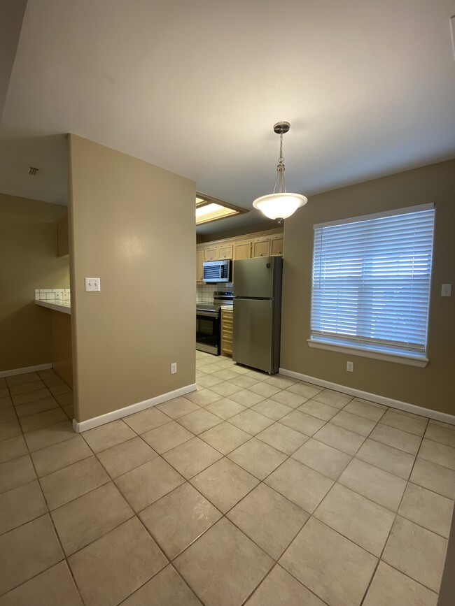 Building Photo - 1209 Swallow Ave