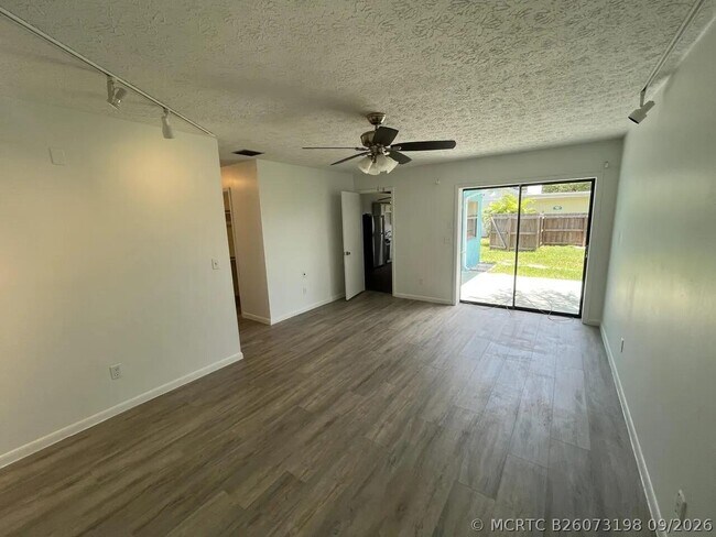Foto del edificio - 574 SW Duval Ave