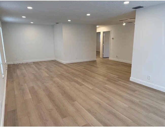 Building Photo - 2630 W 28th St