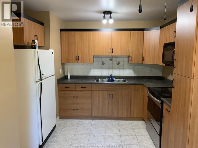 Building Photo - 9394 Esplanade Dr