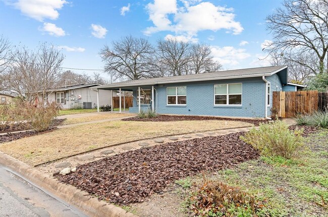 Building Photo - 1310 Dwyce Dr