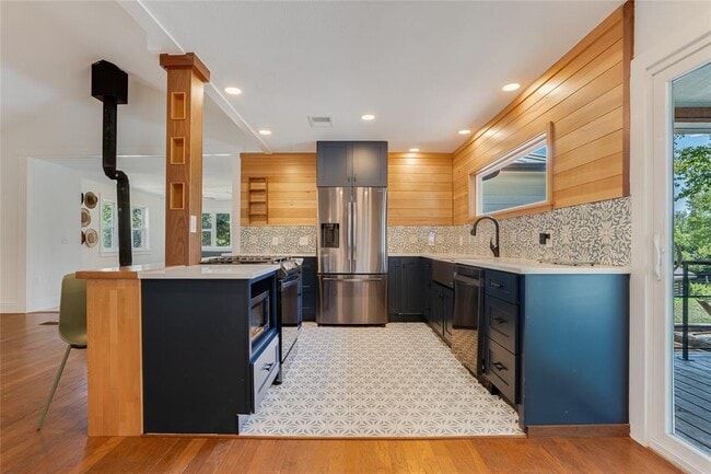 Foto del edificio - 180 Kingsway Dr