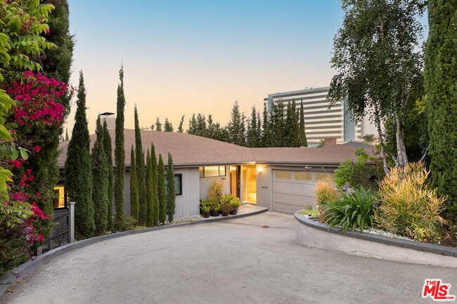 Foto del edificio - 1256 Beverly Green Dr