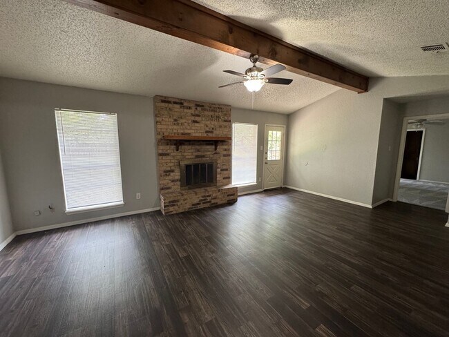 Foto del edificio - Midway ISD Home