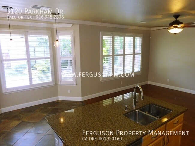 Foto del edificio - 3120 Parkham Dr