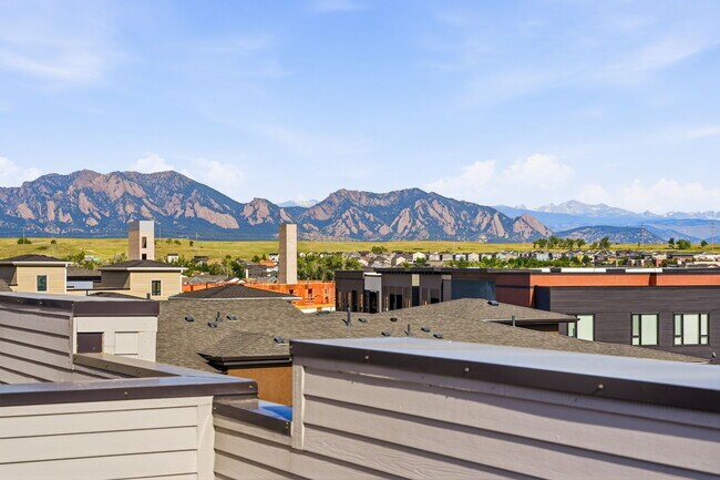 Building Photo - 2242 Old Rail Wy