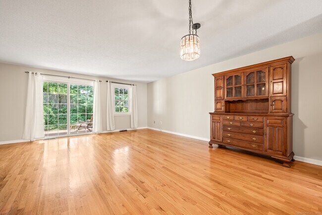 Building Photo - 5 Hubbard Run Dr