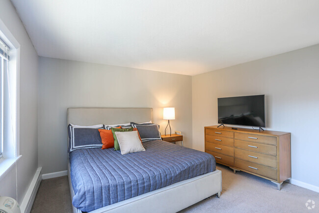 Unit 620 bedroom two - Lakeview Gardens