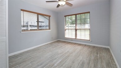 Building Photo - 2806 Bluebonnet St