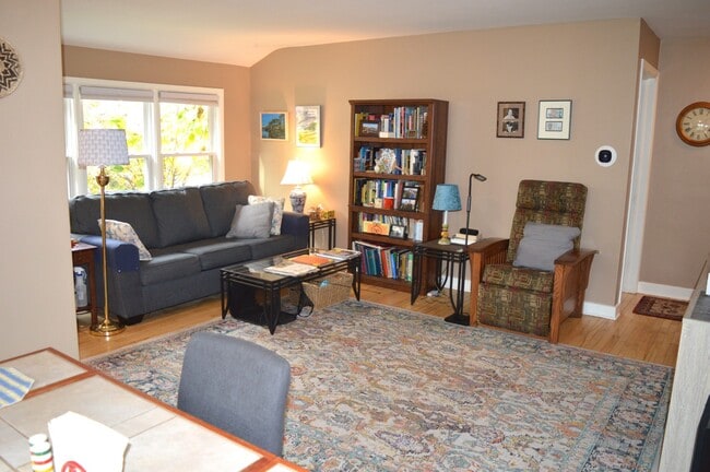 Building Photo - 509 Caromar Dr