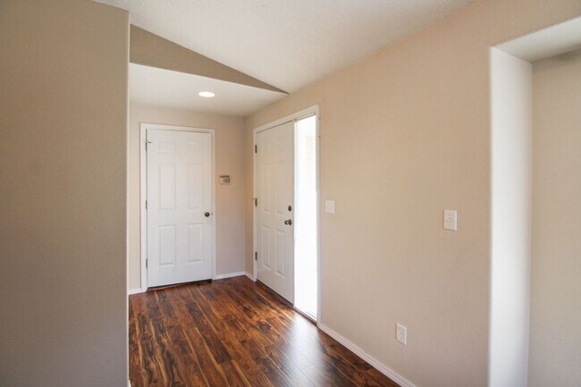 Foto del edificio - 3882 Lone Oak Rd SE