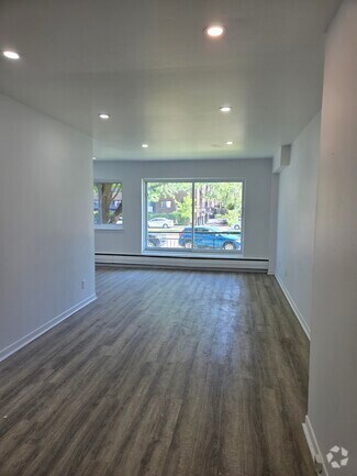 Building Photo - 250 Boul Alexis-Nihon