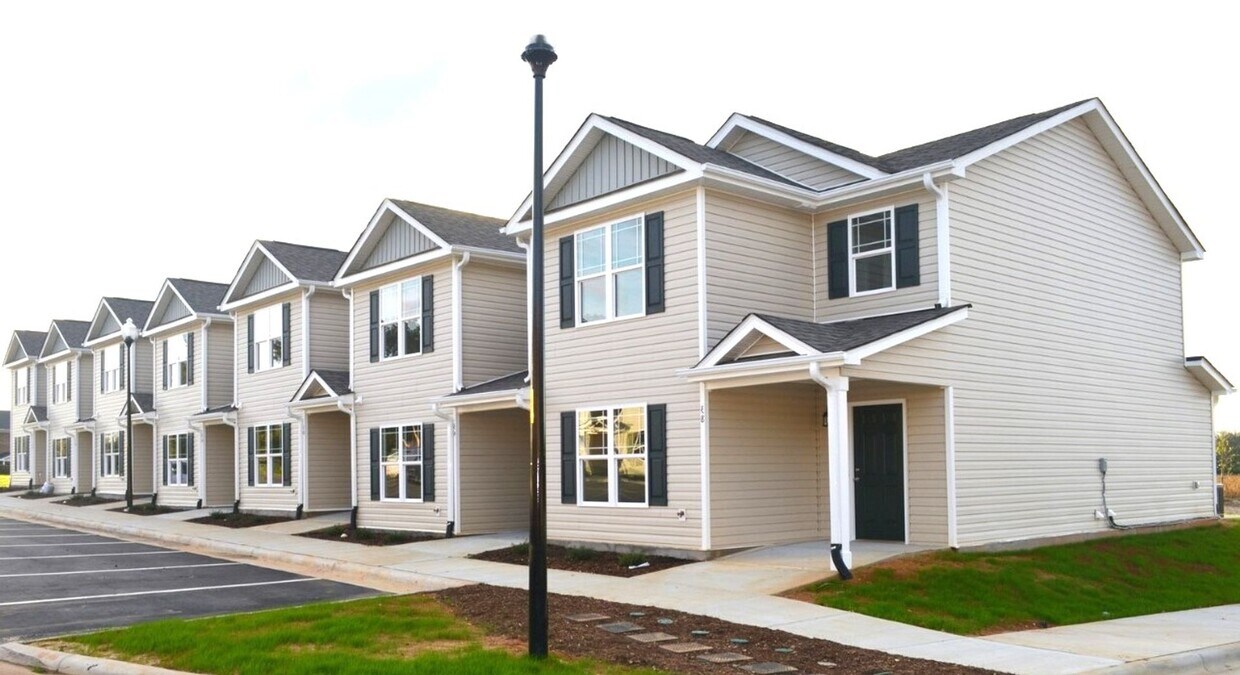 Foto principal - RECEIVE ONE MONTHS RENT FREE WITH THIS SPECIFIC UNIT!