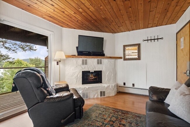 Foto del edificio - 1 Bedroom, 1 Bath Condo on Whitefish Lake