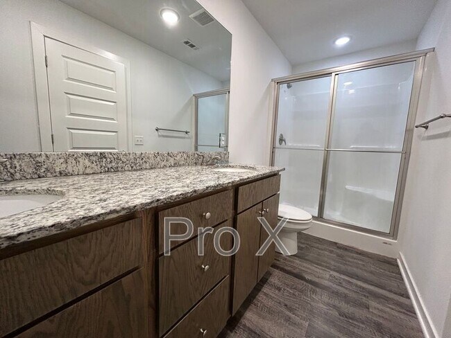 Foto del edificio - 325 Brook Ct