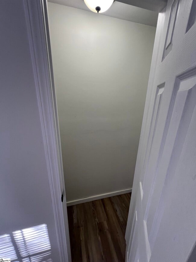 Building Photo - 530 Peronneau St