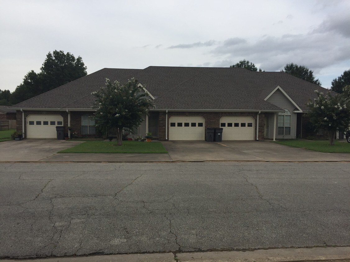 Primary Photo - 1105 Meriwether Dr