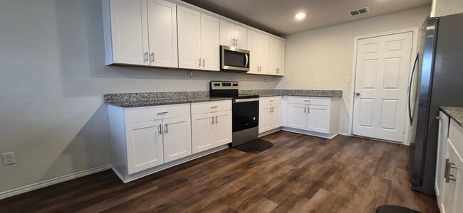 Foto del edificio - 5819 Rolling Gln