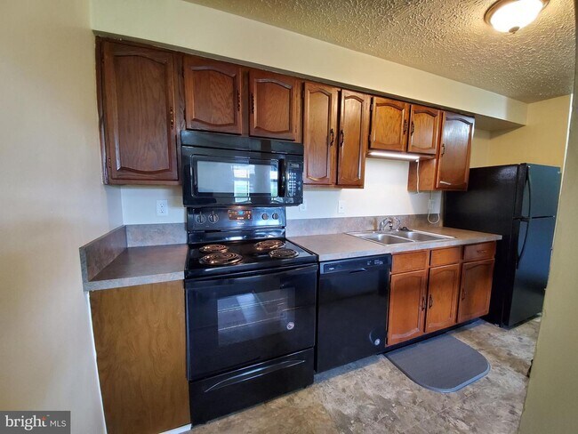 Building Photo - 550 Heather Ridge Dr