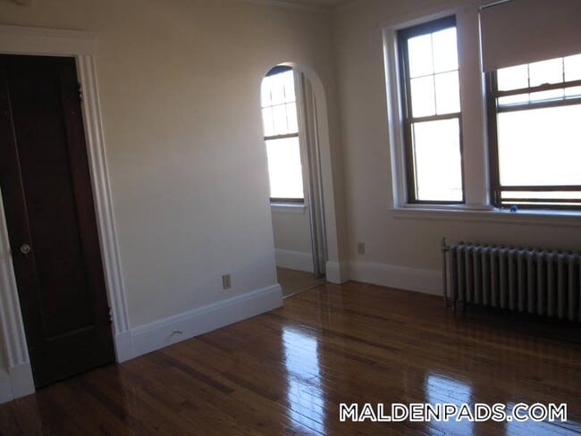 Building Photo - 349 Pleasant St