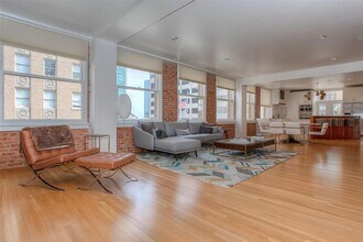 Building Photo - 411 West 7th-ID71009
