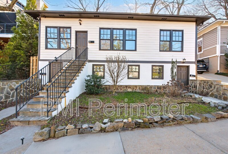 Foto principal - 537 Morgan St NE