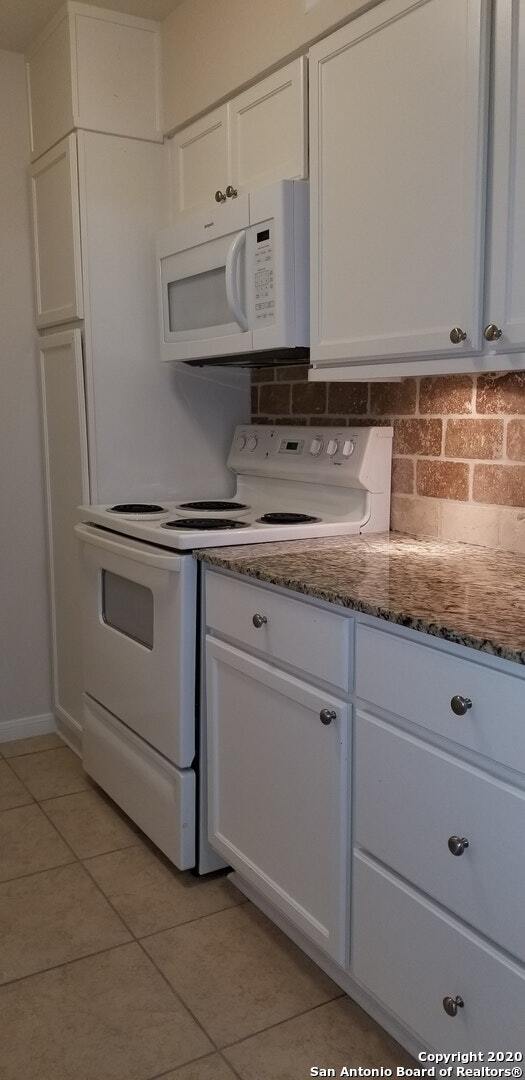 Foto del edificio - 8702 Village Dr