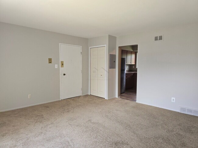 Building Photo - 25348 Shiawassee Cir