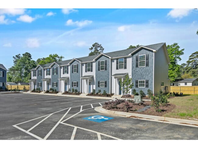 Building Photo - 2860 Little Dr