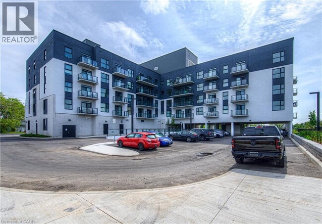 Photo du bâtiment - 1936 Rymal Rd E