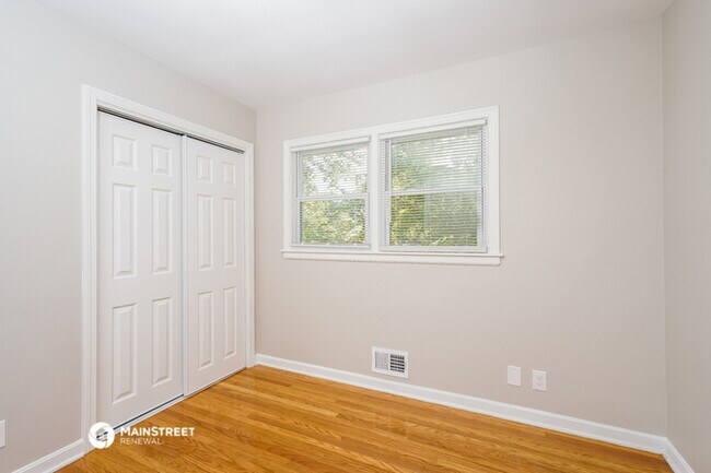 Building Photo - 3515 Gladden Dr